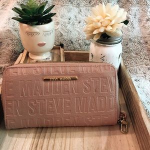 💓STEVE MADDEN wristlet💓